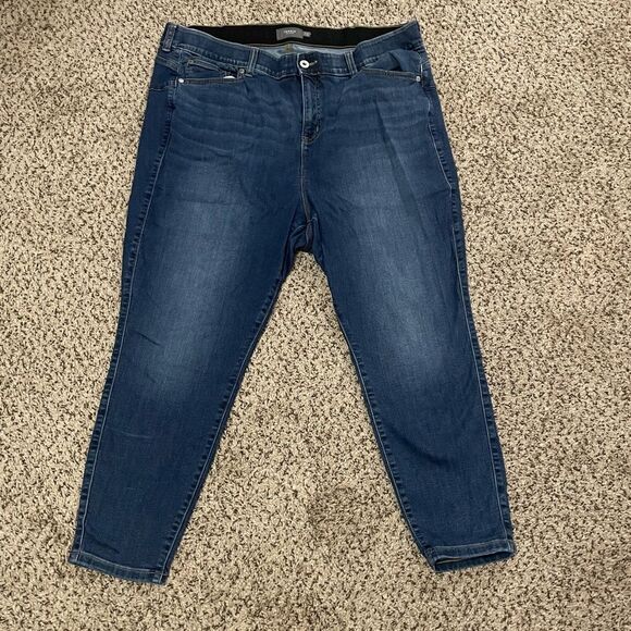 Torrid “Feel the Fit” Blue Jeans Size 24R - Picture 1 of 9